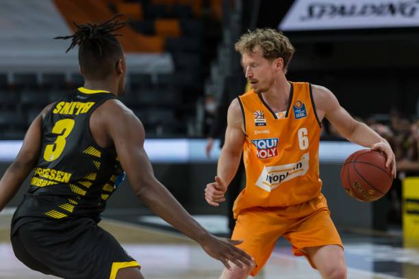 德佩曾在2 德佩曾在2